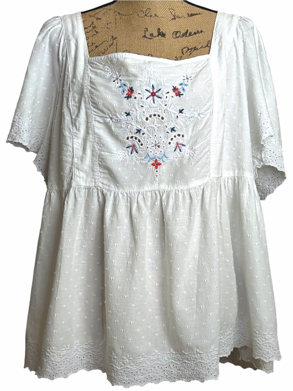 Old Navy White Eyelet Peasant Top with Red & Blue Embroidery. EC. Size 3X